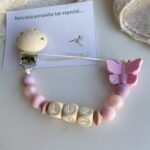 PORTACHUPETE PERSONALIZADO
Letras de silicona de color beige