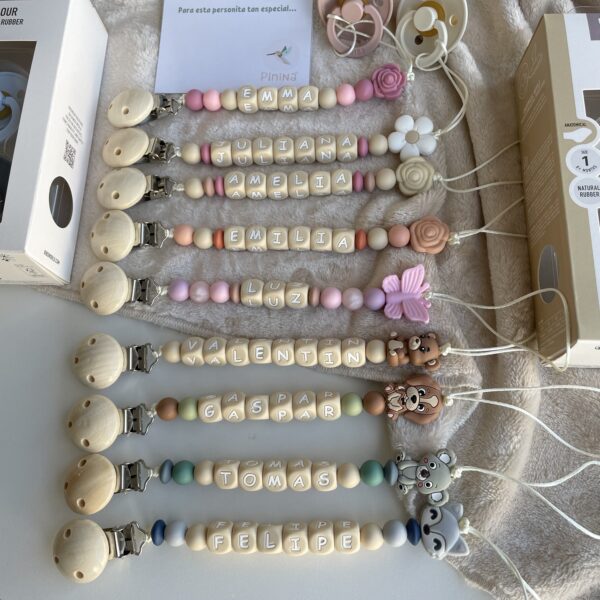 PORTACHUPETE PERSONALIZADO
Letras de silicona de color beige