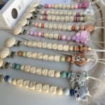 PORTACHUPETE PERSONALIZADO
Letras de silicona de color beige