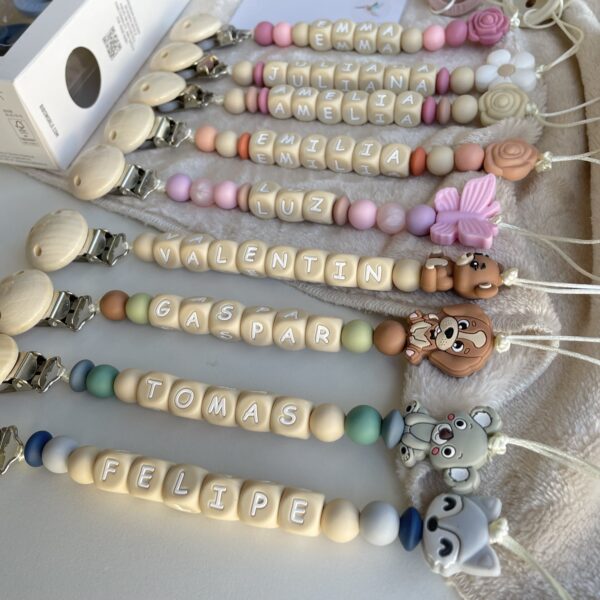PORTACHUPETE PERSONALIZADO
Letras de silicona de color beige