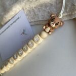 PORTACHUPETE PERSONALIZADO
Letras de silicona de color beige