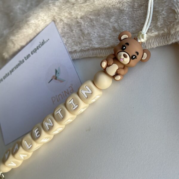 PORTACHUPETE PERSONALIZADO
Letras de silicona de color beige