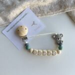 PORTACHUPETE PERSONALIZADO
Letras de silicona de color beige