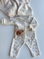 CONJUNTO DE PLUSH PEINADO “VALENTÍN” 
CON APLIQUE: OSO