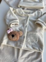 CONJUNTO DE PLUSH PEINADO “LUZ” 
CON APLIQUE: OSITA
Con ranita