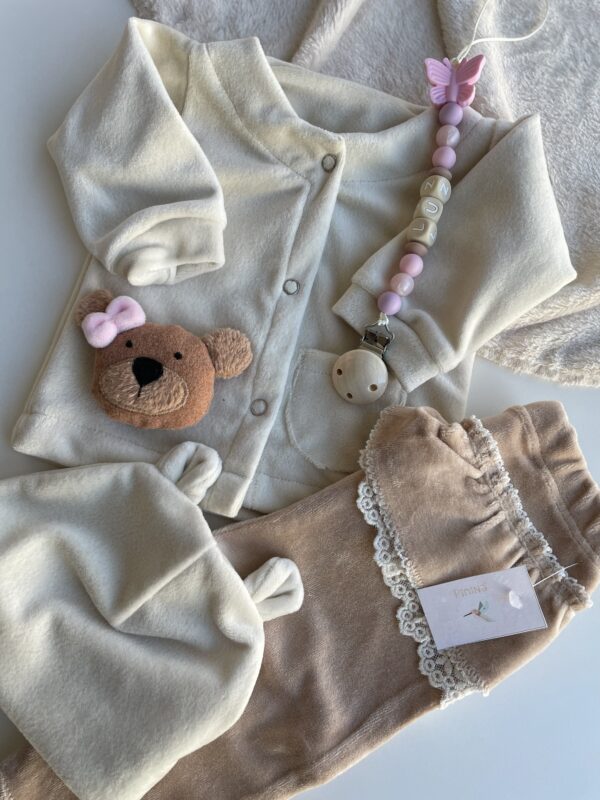 CONJUNTO DE PLUSH PEINADO “LUZ” 
CON APLIQUE: OSITA