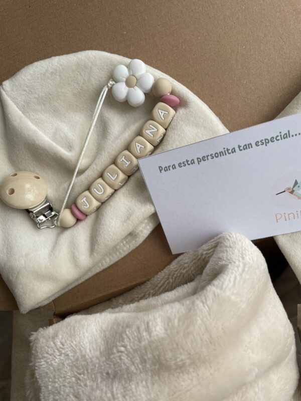 BOX DE NACIMIENTO “JULIANA” 
CON PUNTILLA
